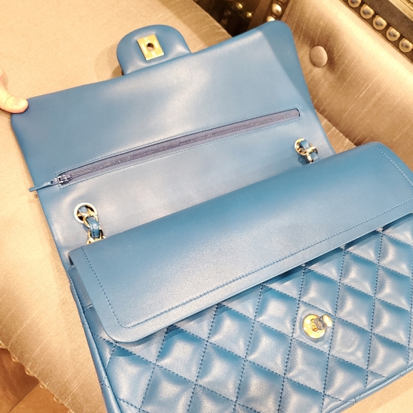 Chanel -- Classic Double Flap - Picture 12 of 16